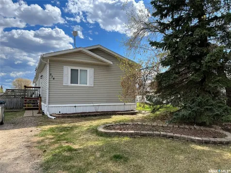514 6TH Avenue E Meadow Lake SK S9X 1J3