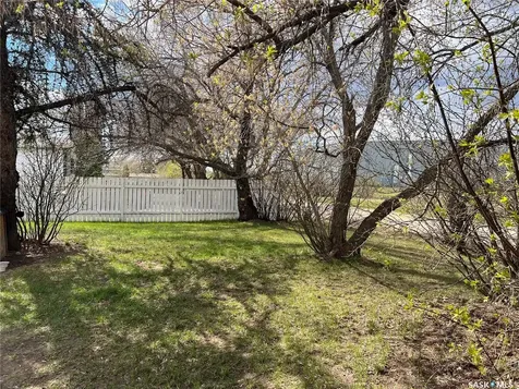 514 6TH Avenue E Meadow Lake SK S9X 1J3