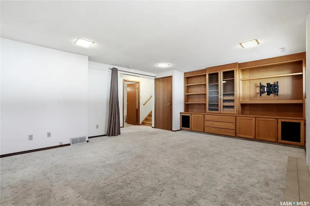 227 Flavelle Crescent Saskatoon SK S7L 6L1