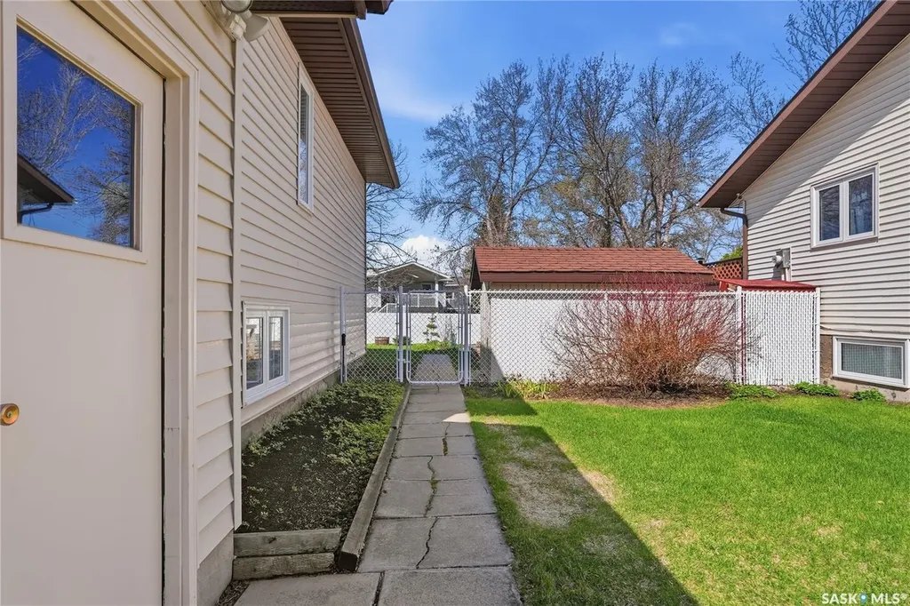 227 Flavelle Crescent Saskatoon SK S7L 6L1