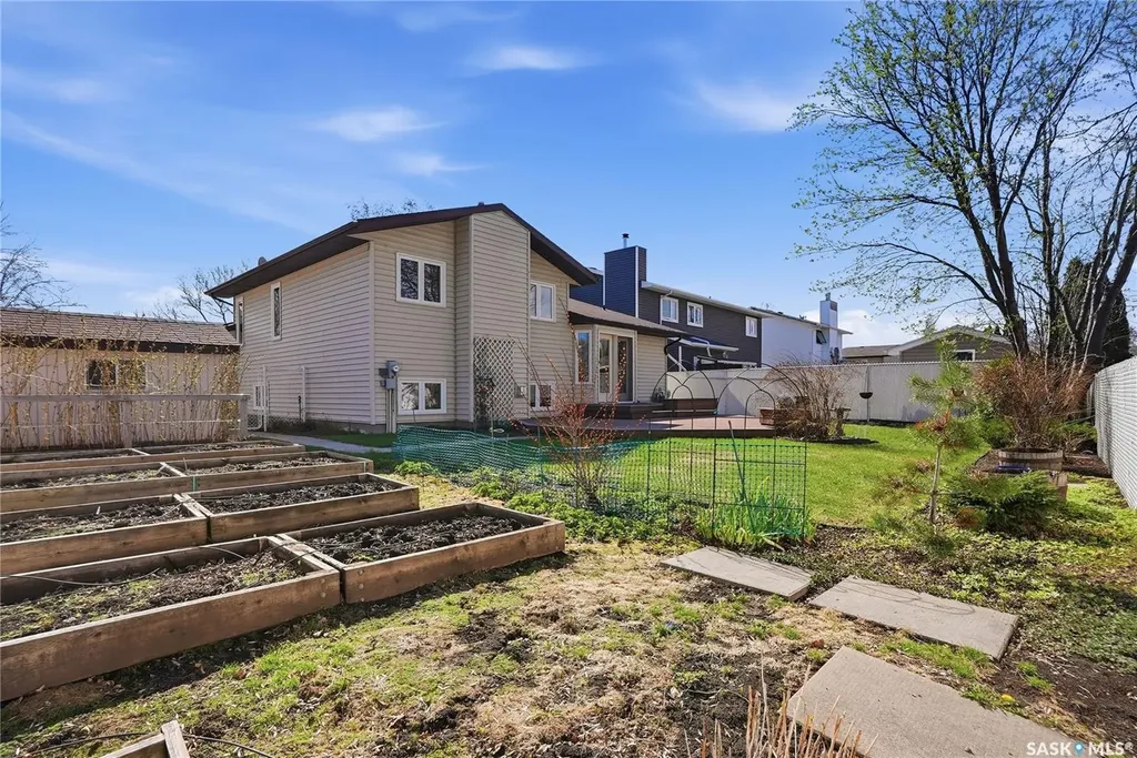 227 Flavelle Crescent Saskatoon SK S7L 6L1