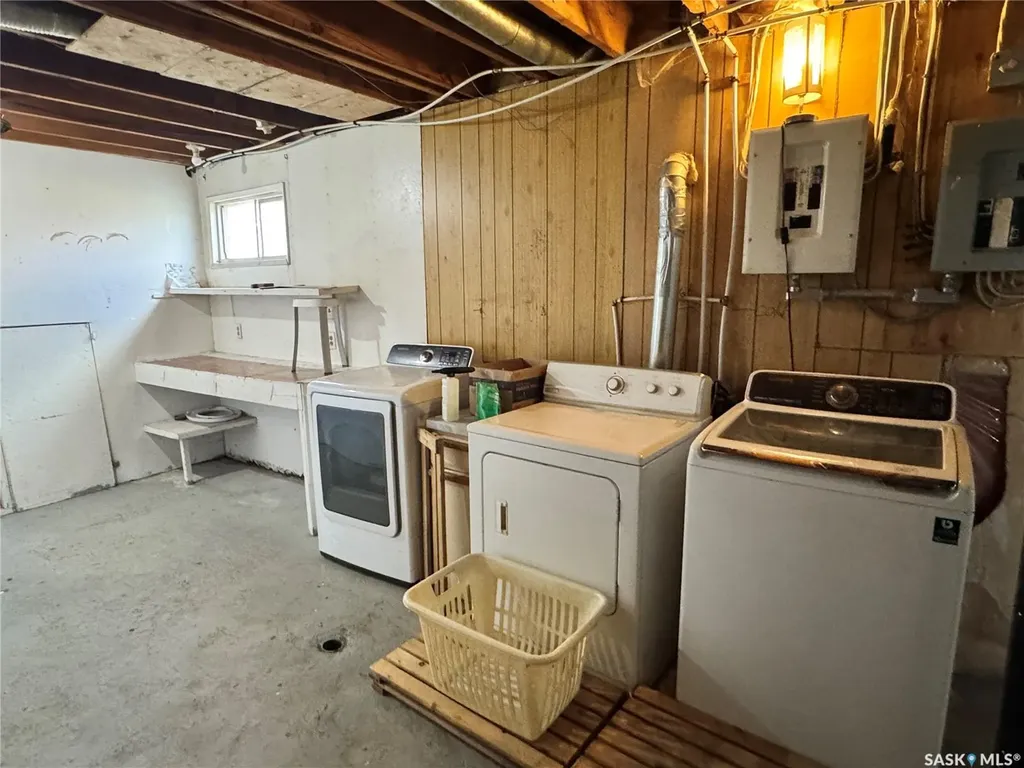 102 1st Avenue Landis SK S0K 2K0