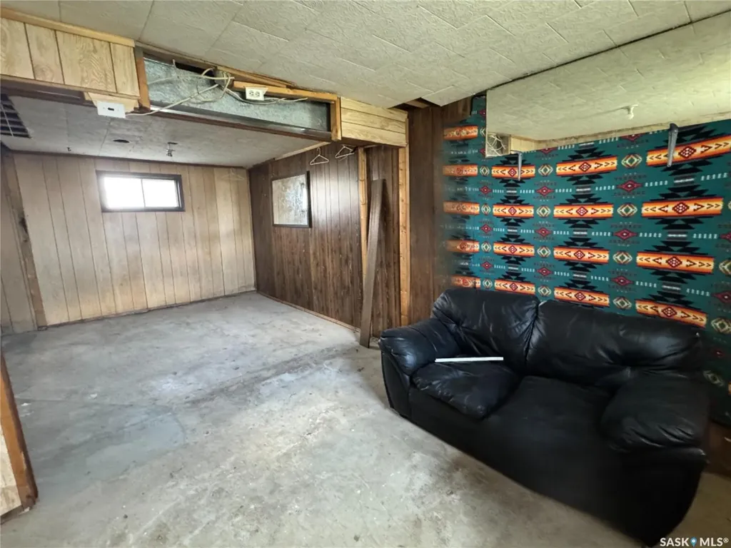 102 1st Avenue Landis SK S0K 2K0