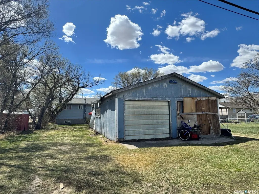 102 1st Avenue Landis SK S0K 2K0