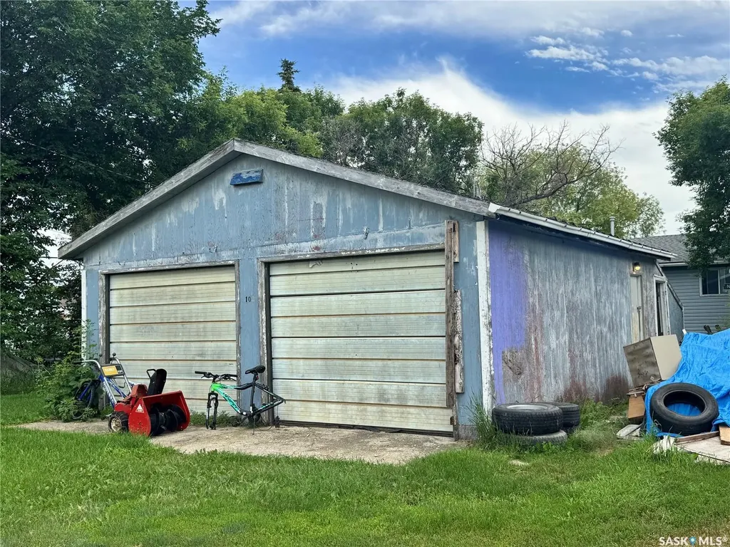 102 1st Avenue Landis SK S0K 2K0