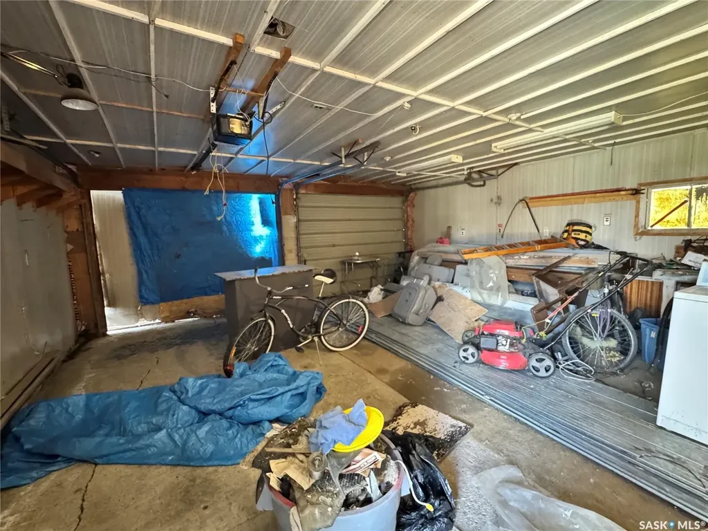 102 1st Avenue Landis SK S0K 2K0