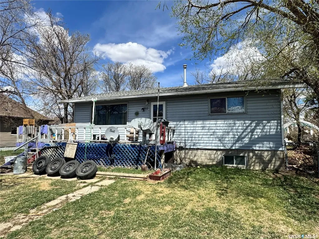102 1st Avenue Landis SK S0K 2K0