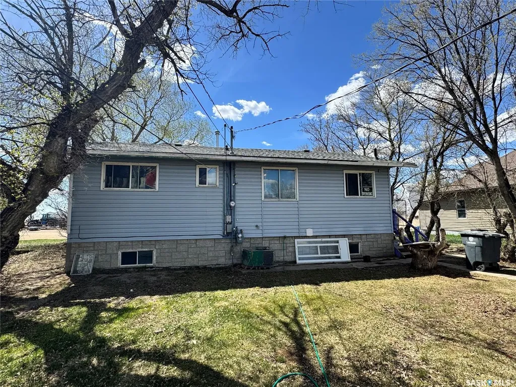 102 1st Avenue Landis SK S0K 2K0