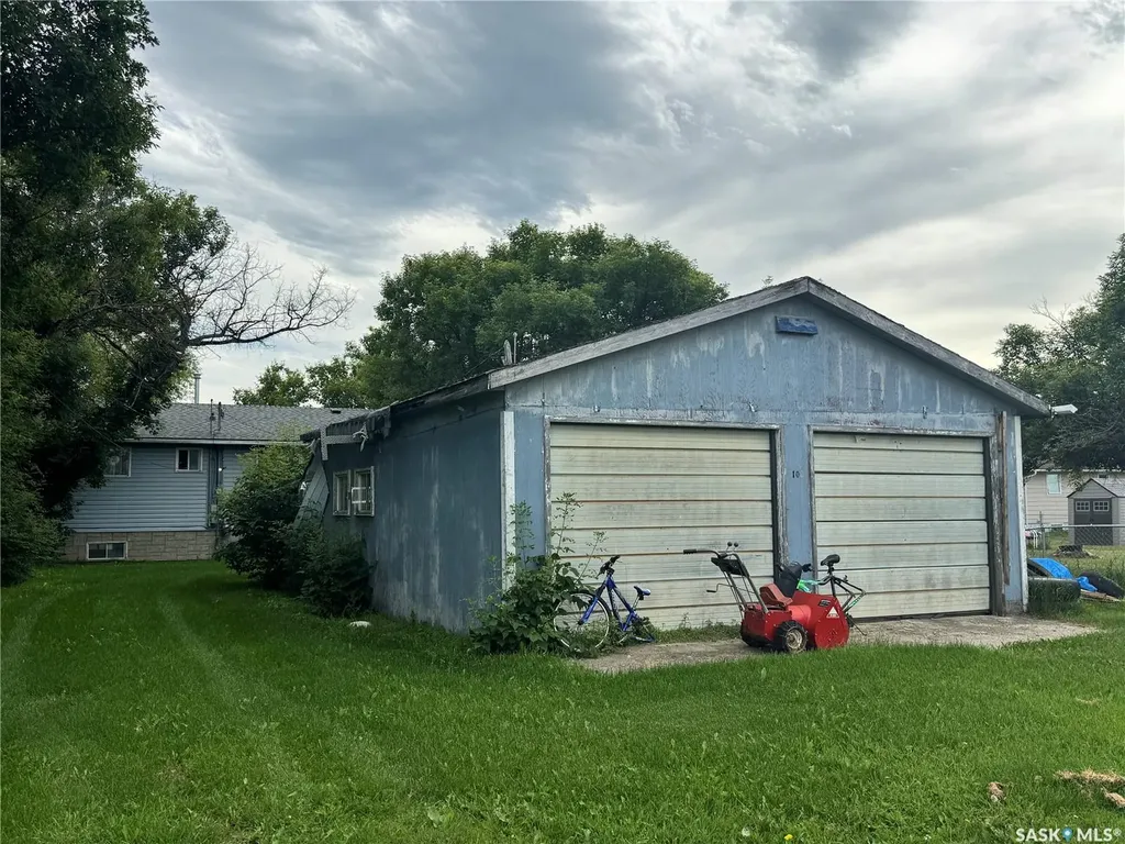 102 1st Avenue Landis SK S0K 2K0
