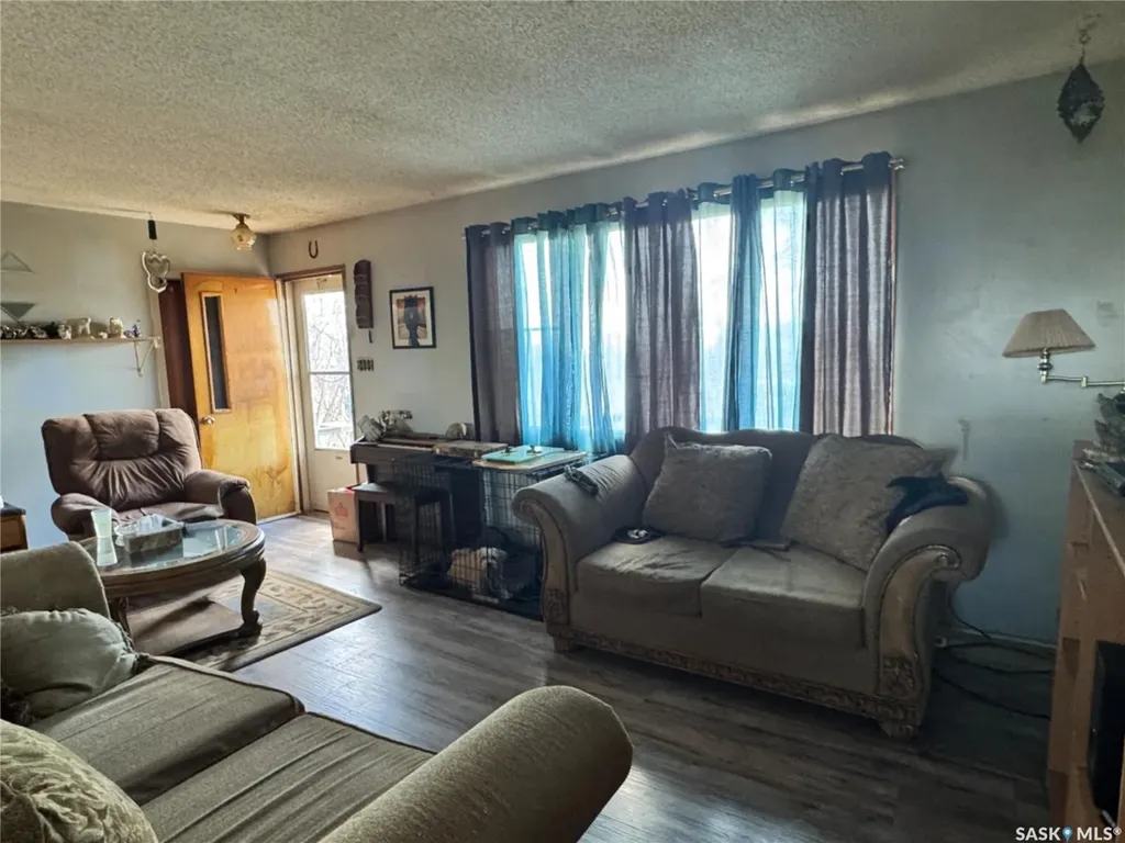 102 1st Avenue Landis SK S0K 2K0