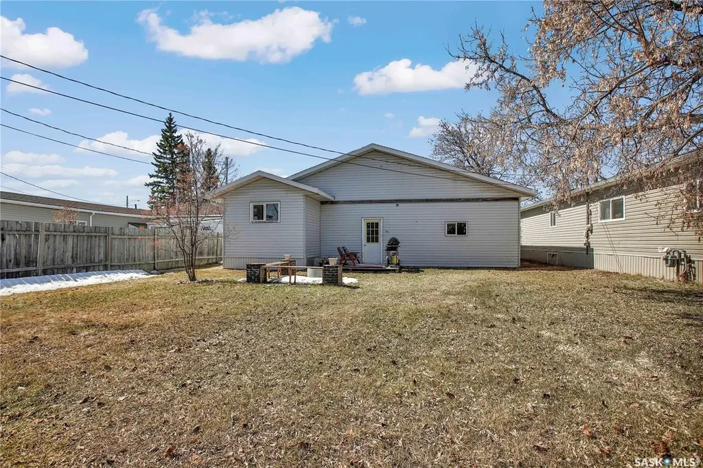 82 2nd Street Osler SK S0K 3A0