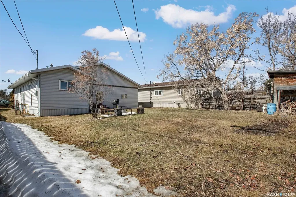 82 2nd Street Osler SK S0K 3A0