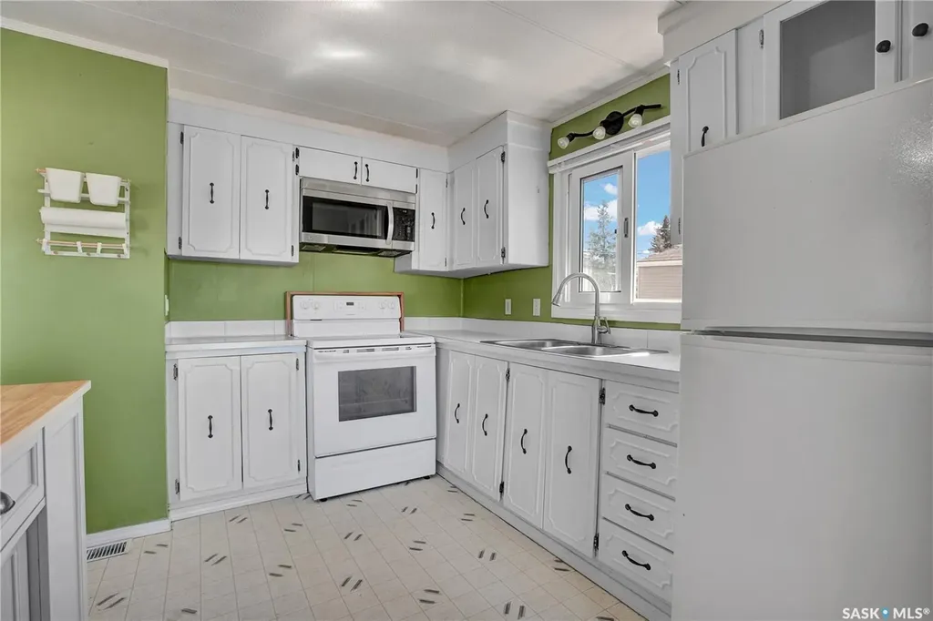 82 2nd Street Osler SK S0K 3A0