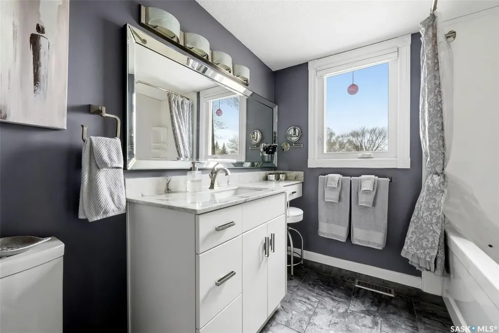 35 Spruceview Road Regina SK S4R 0E1