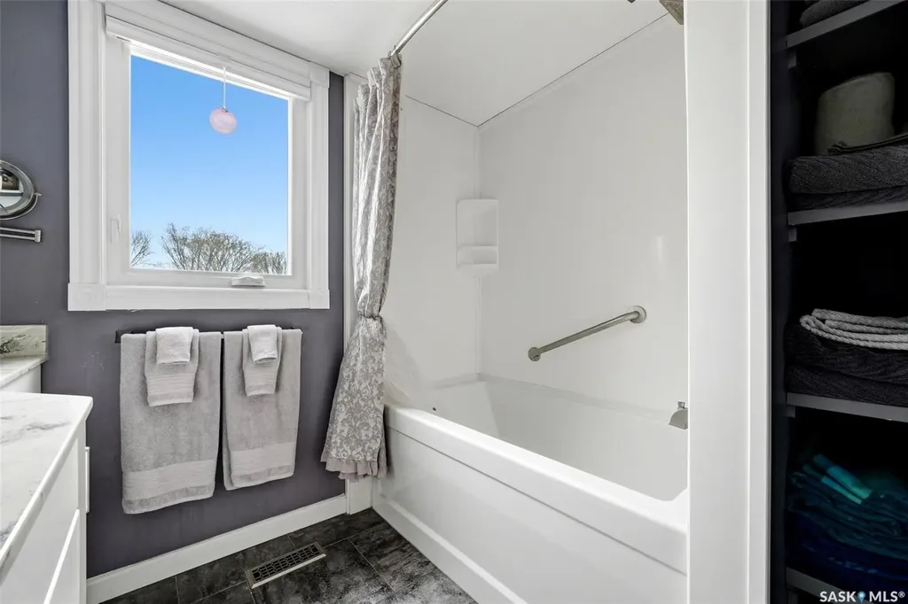 35 Spruceview Road Regina SK S4R 0E1