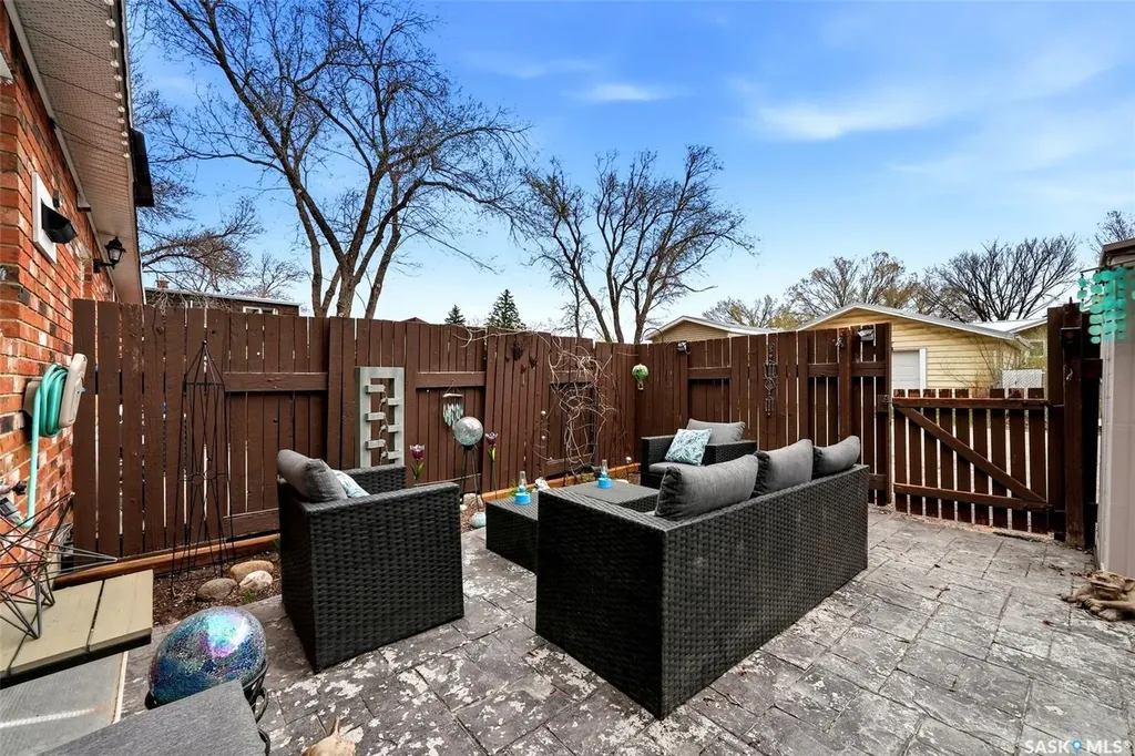 35 Spruceview Road Regina SK S4R 0E1