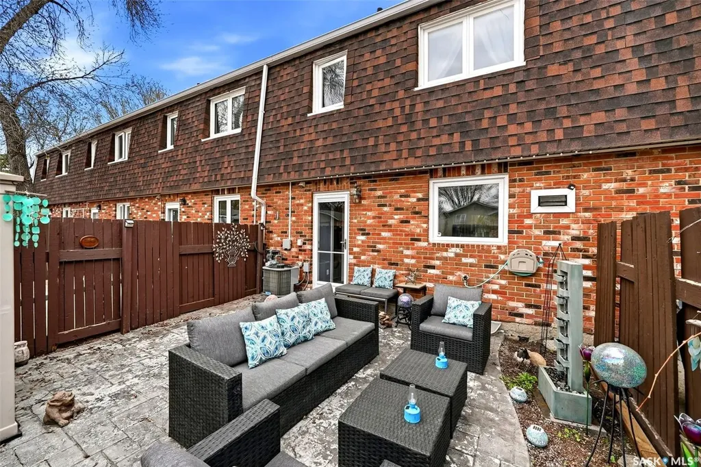 35 Spruceview Road Regina SK S4R 0E1