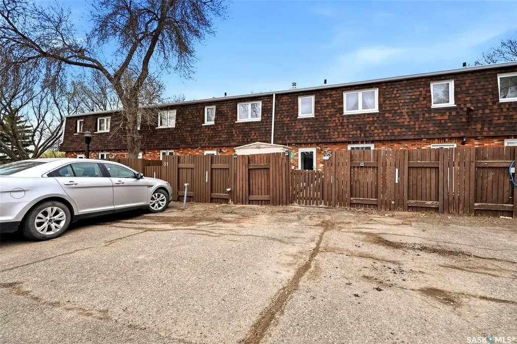 35 Spruceview Road Regina SK S4R 0E1