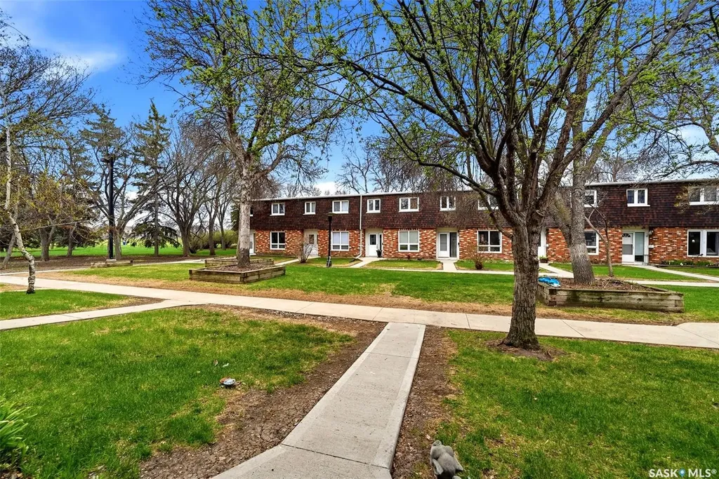 35 Spruceview Road Regina SK S4R 0E1