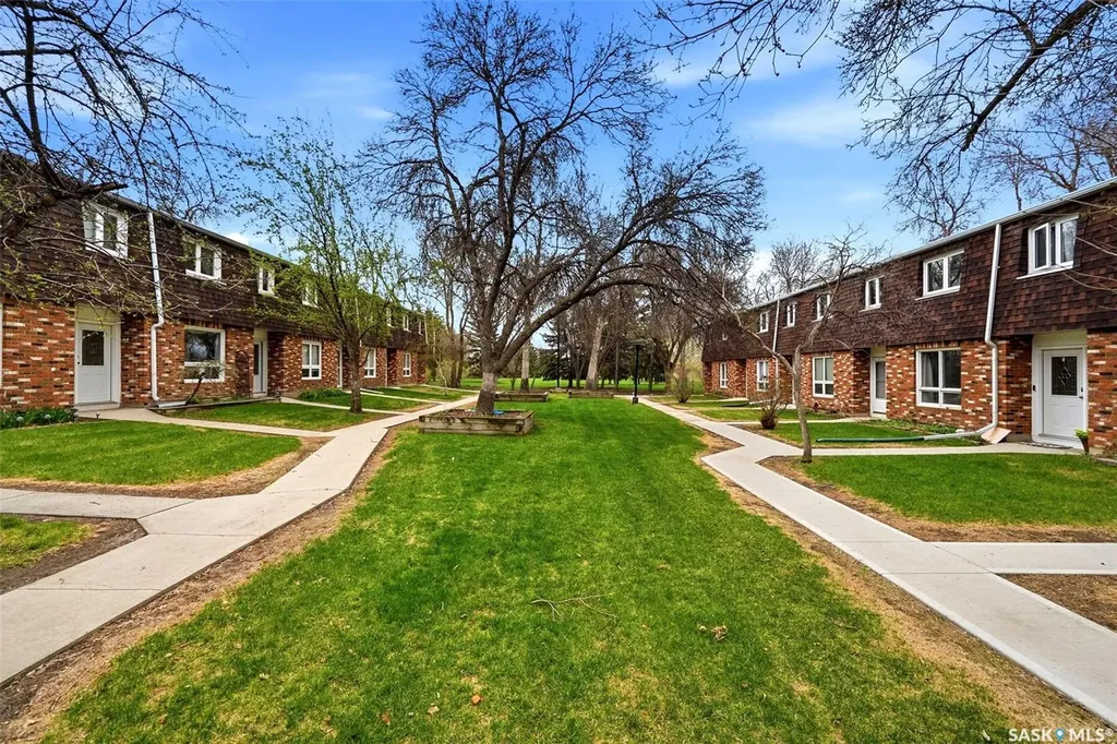 35 Spruceview Road Regina SK S4R 0E1