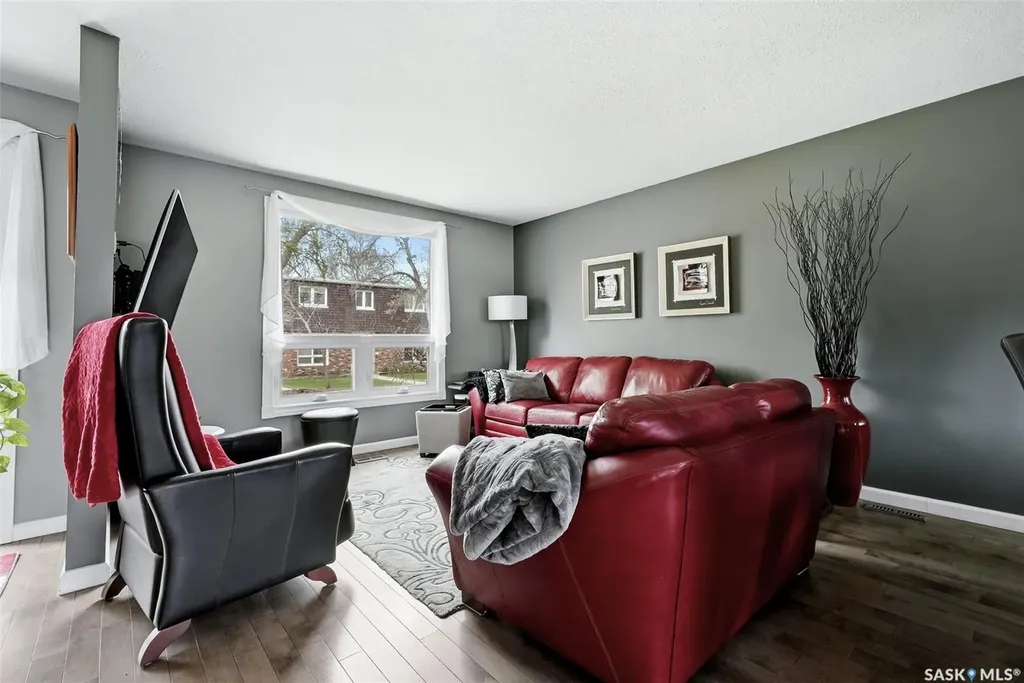 35 Spruceview Road Regina SK S4R 0E1