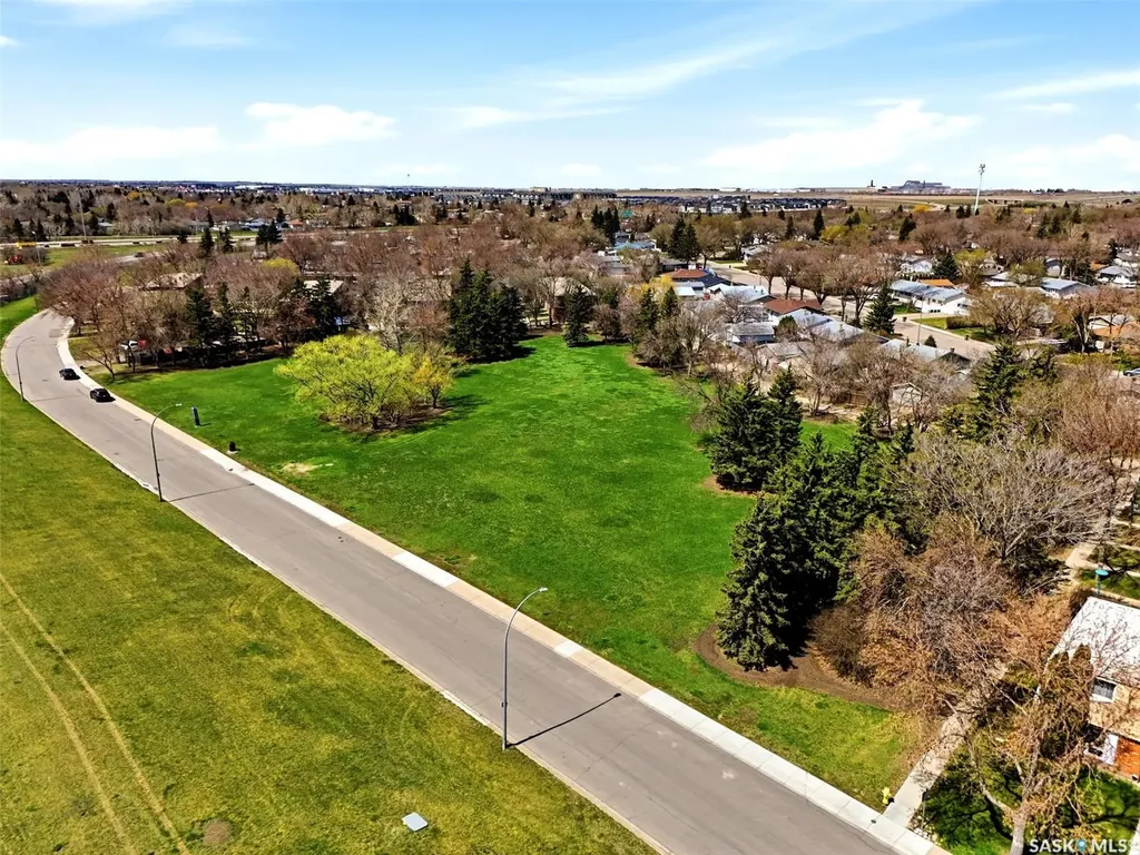 35 Spruceview Road Regina SK S4R 0E1