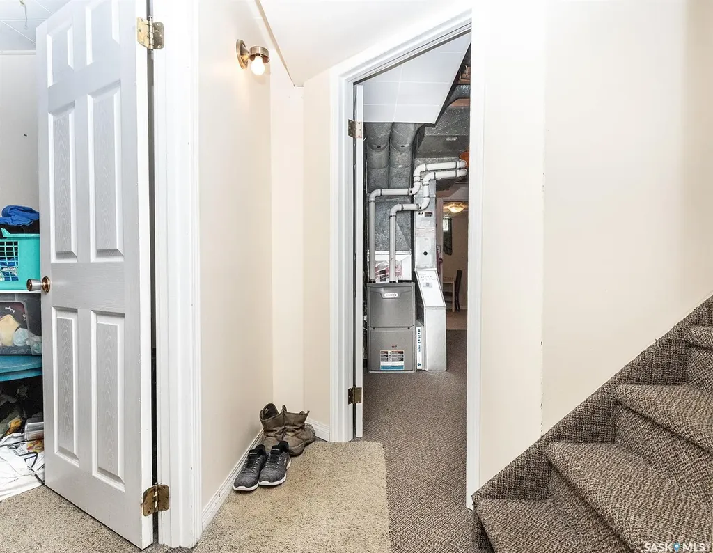 43 Lindsay Drive Saskatoon SK S7H 3E2