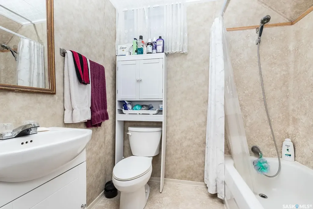 43 Lindsay Drive Saskatoon SK S7H 3E2