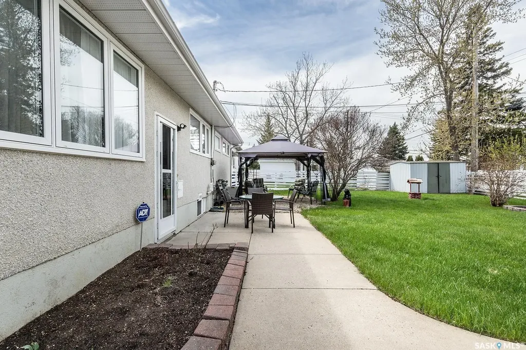 43 Lindsay Drive Saskatoon SK S7H 3E2