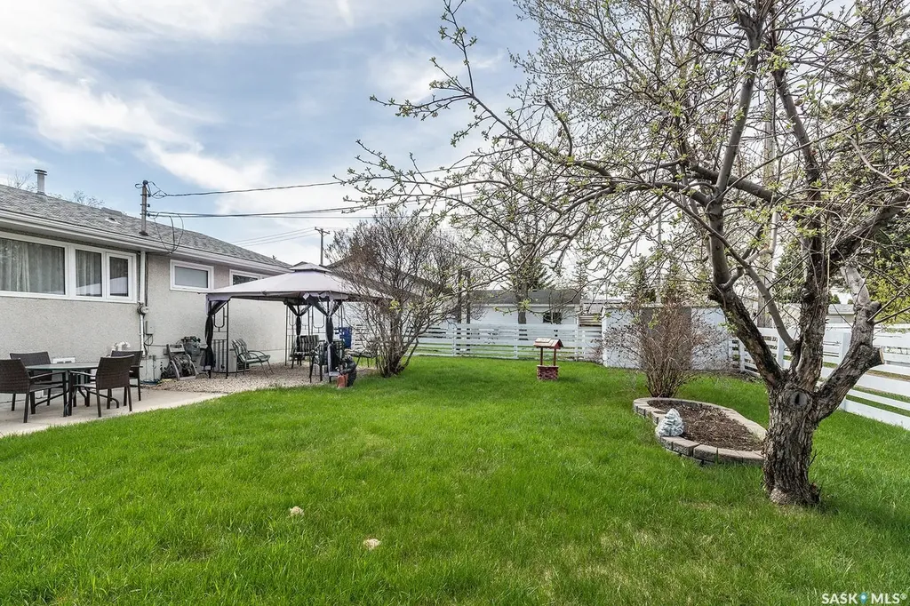 43 Lindsay Drive Saskatoon SK S7H 3E2