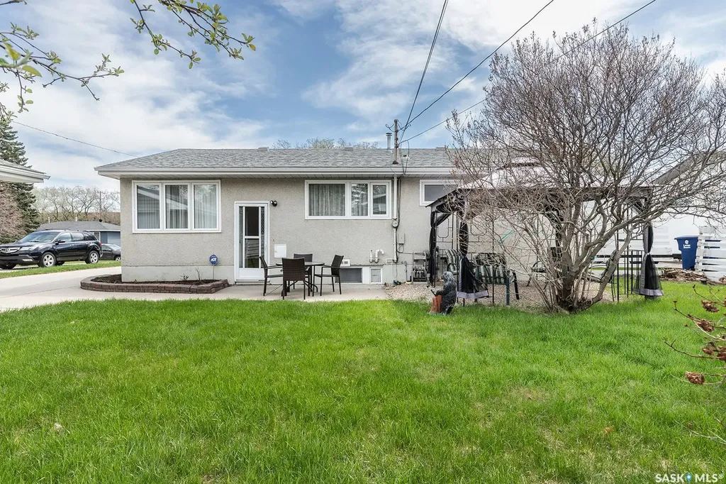 43 Lindsay Drive Saskatoon SK S7H 3E2