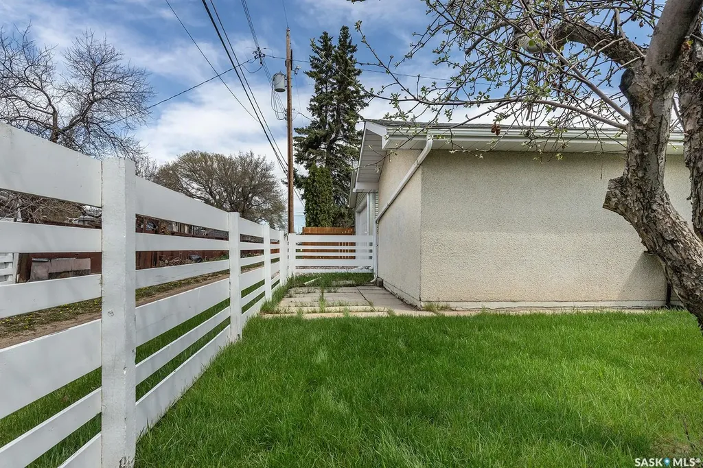 43 Lindsay Drive Saskatoon SK S7H 3E2