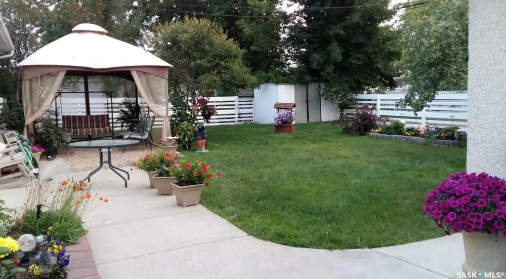 43 Lindsay Drive Saskatoon SK S7H 3E2