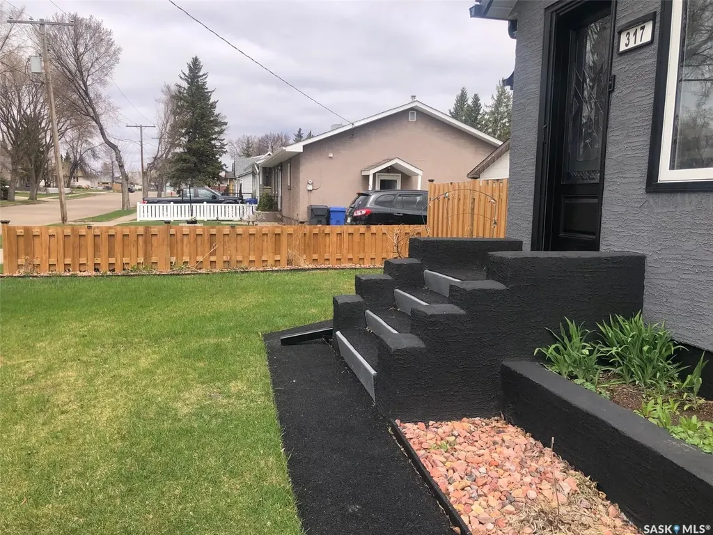 317 Maple Avenue Yorkton SK S3N 1W9