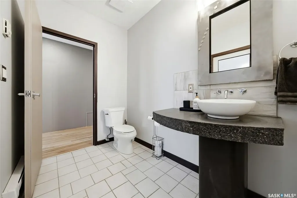2020 11th Avenue Regina SK S4P 0J3