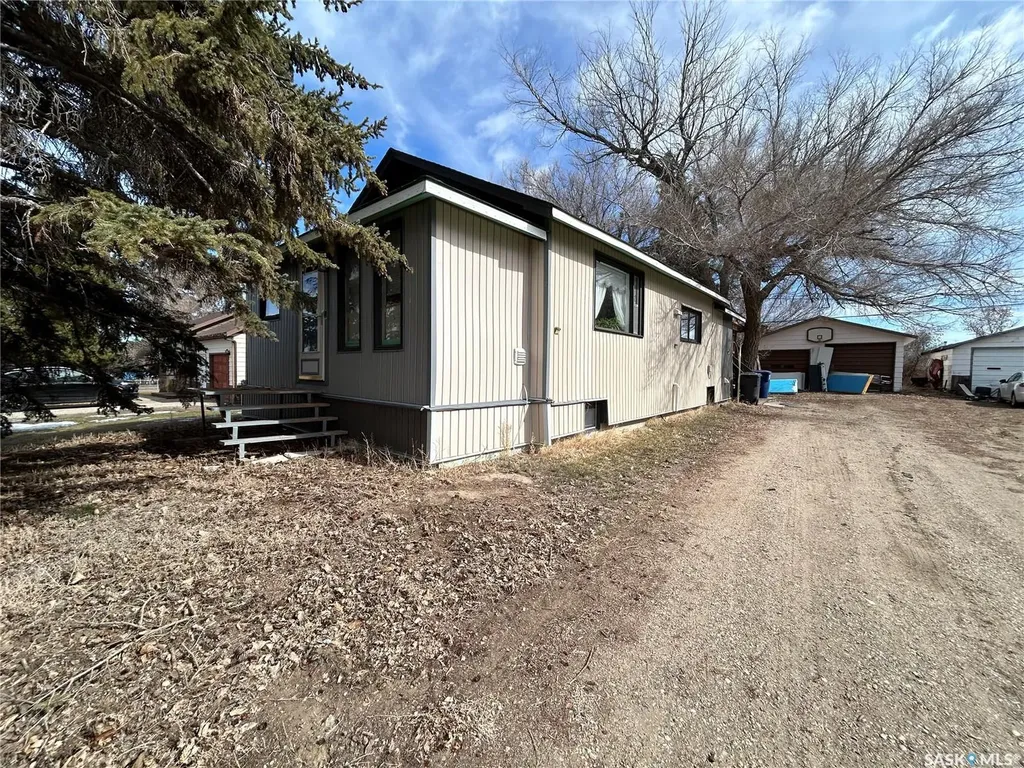 625 Maharg Avenue Burstall SK S0N 0H0