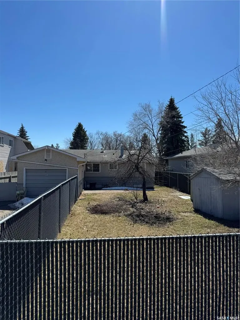 552 6th Street E Prince Albert SK S6V 0N4