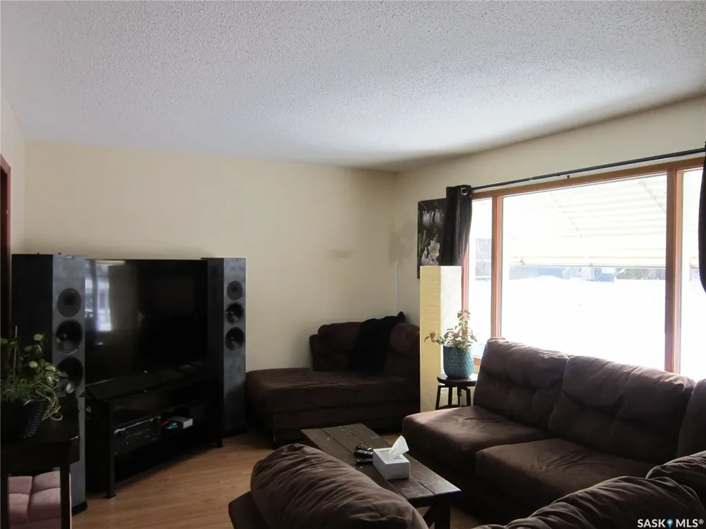 552 6th Street E Prince Albert SK S6V 0N4