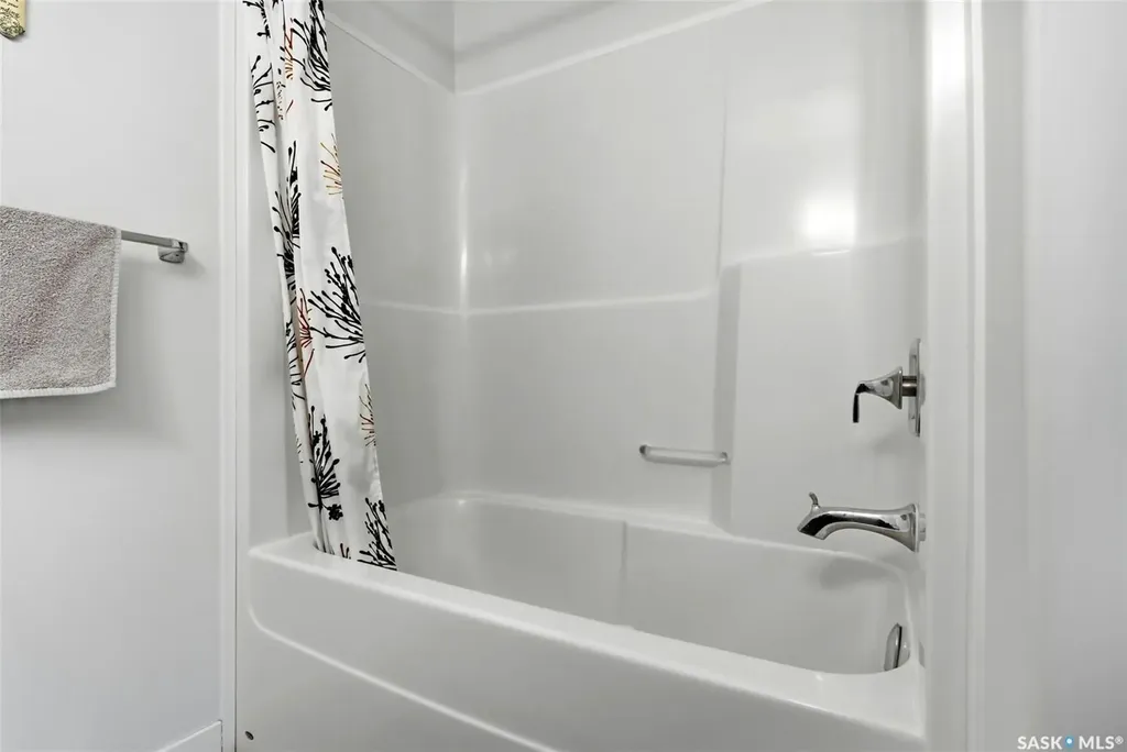 4822 Green View Crescent E Regina SK S4V 3P2