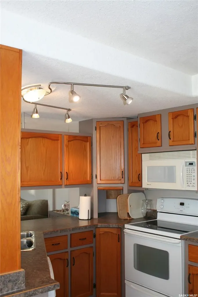 1821 Connaught Street Regina SK S4T 4T4