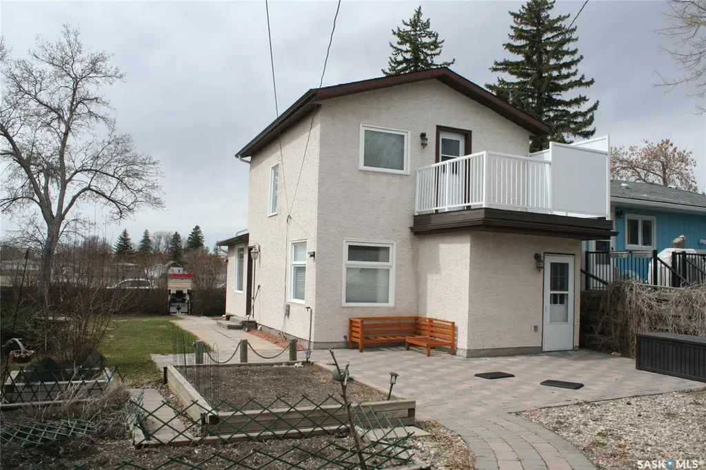 1821 Connaught Street Regina SK S4T 4T4