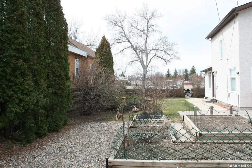 1821 Connaught Street Regina SK S4T 4T4