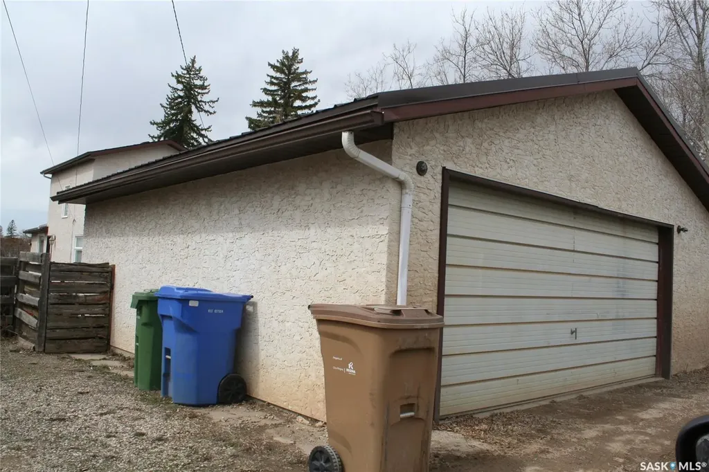 1821 Connaught Street Regina SK S4T 4T4