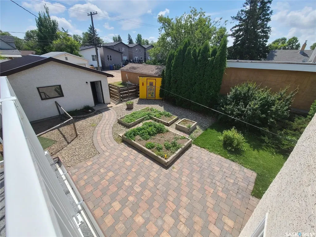 1821 Connaught Street Regina SK S4T 4T4