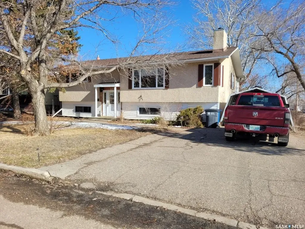 529 6th Avenue E Assiniboia SK S0H 0B0