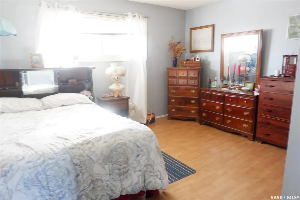 529 6th Avenue E Assiniboia SK S0H 0B0