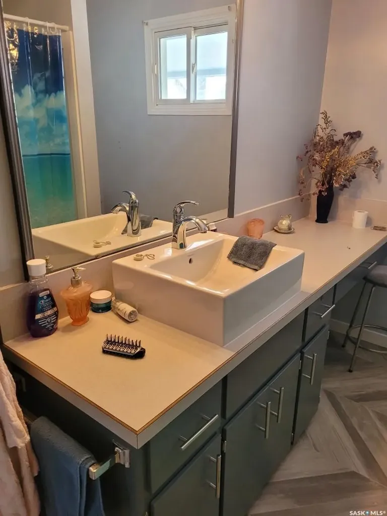 529 6th Avenue E Assiniboia SK S0H 0B0