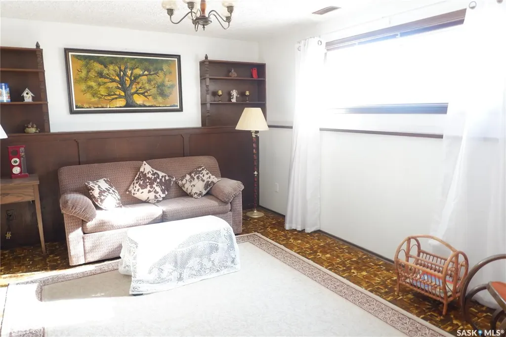 529 6th Avenue E Assiniboia SK S0H 0B0