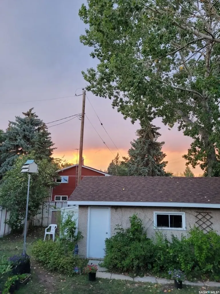 529 6th Avenue E Assiniboia SK S0H 0B0