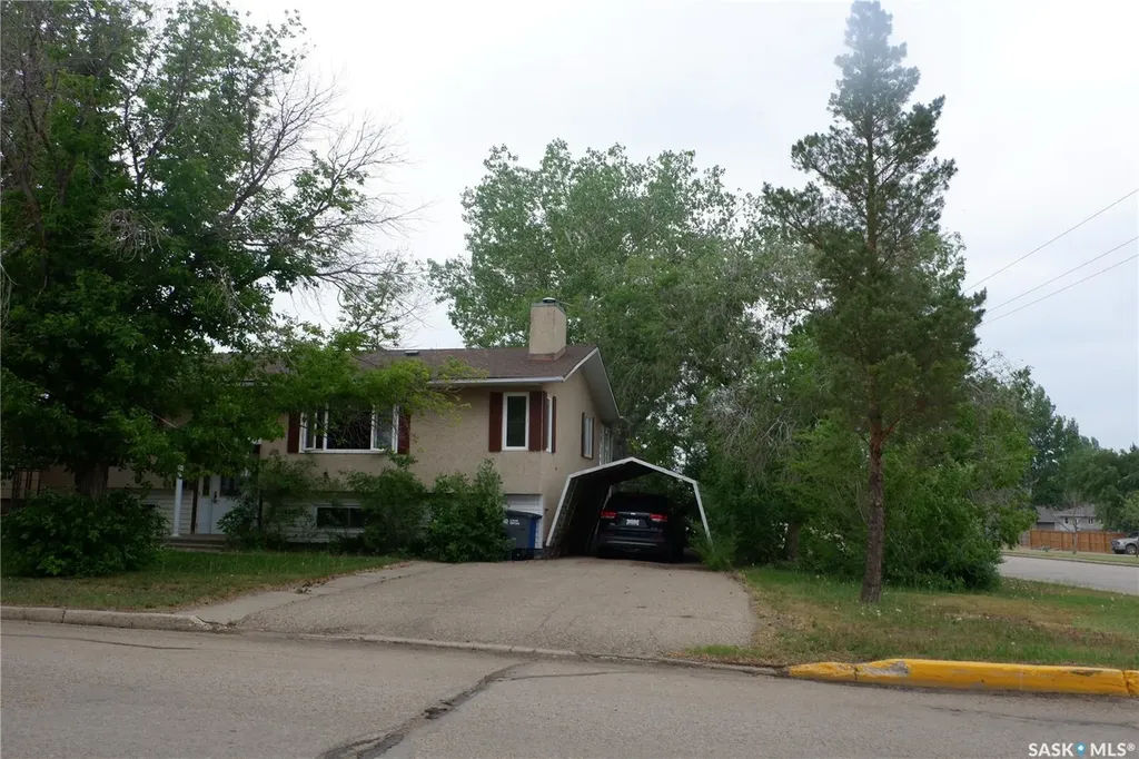 529 6th Avenue E Assiniboia SK S0H 0B0